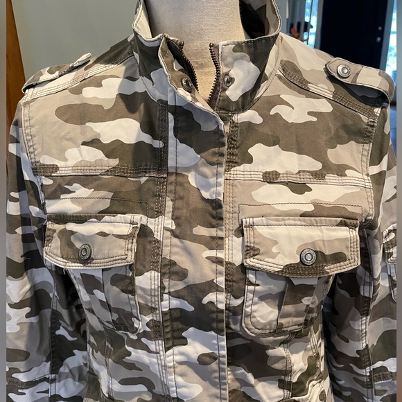 Kensie Jeans Winter Camo Print Jacket Women’s Size Medium - Picture 3 of 9